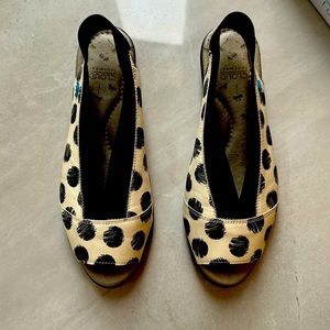 Cloud Footwear : Comfy, Wide feet & bunion friendly with elastic